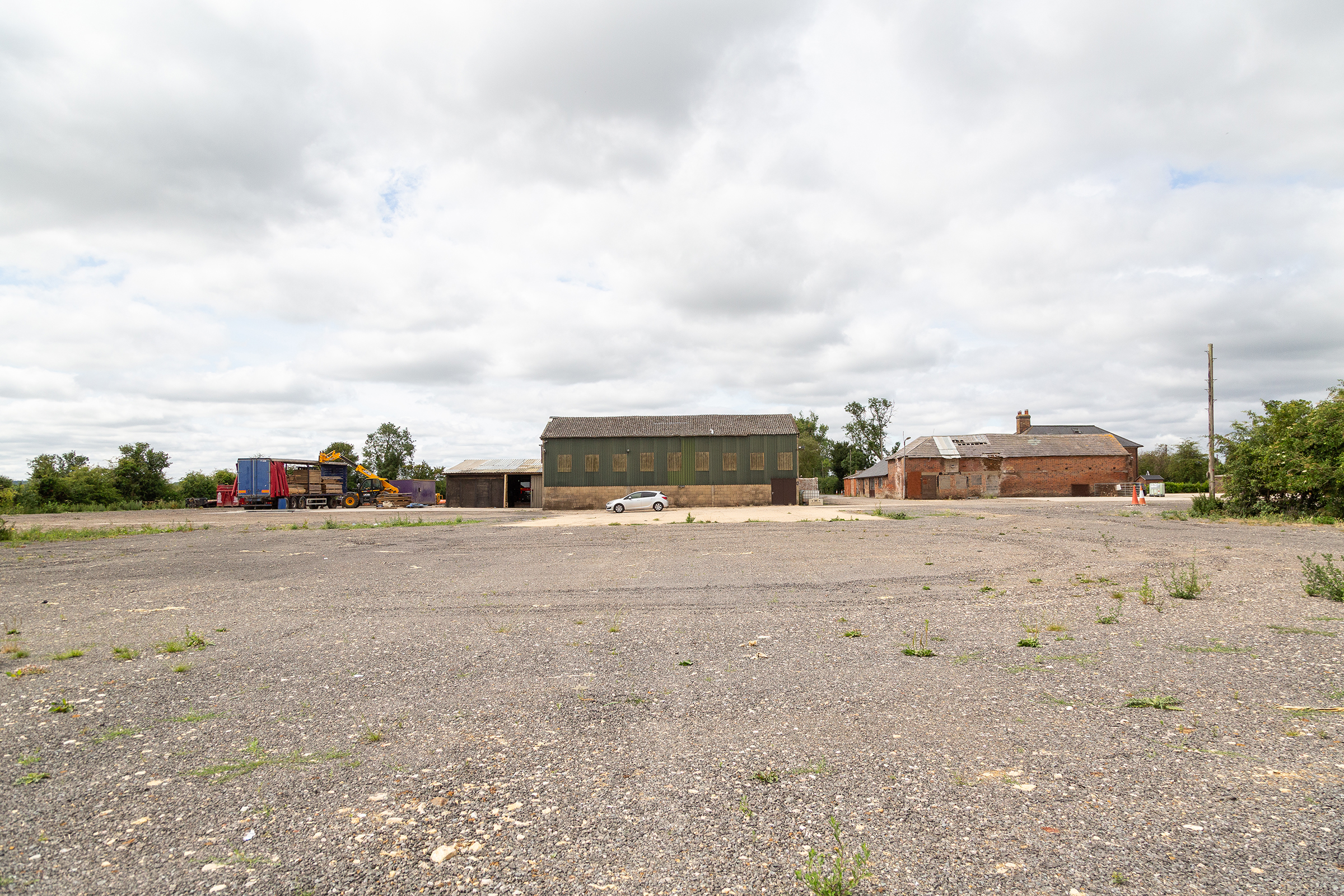 Ivinghoe Backlot: Exterior build